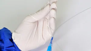 When treating HIV/HCV what is the exact protocol for deploying PPE?